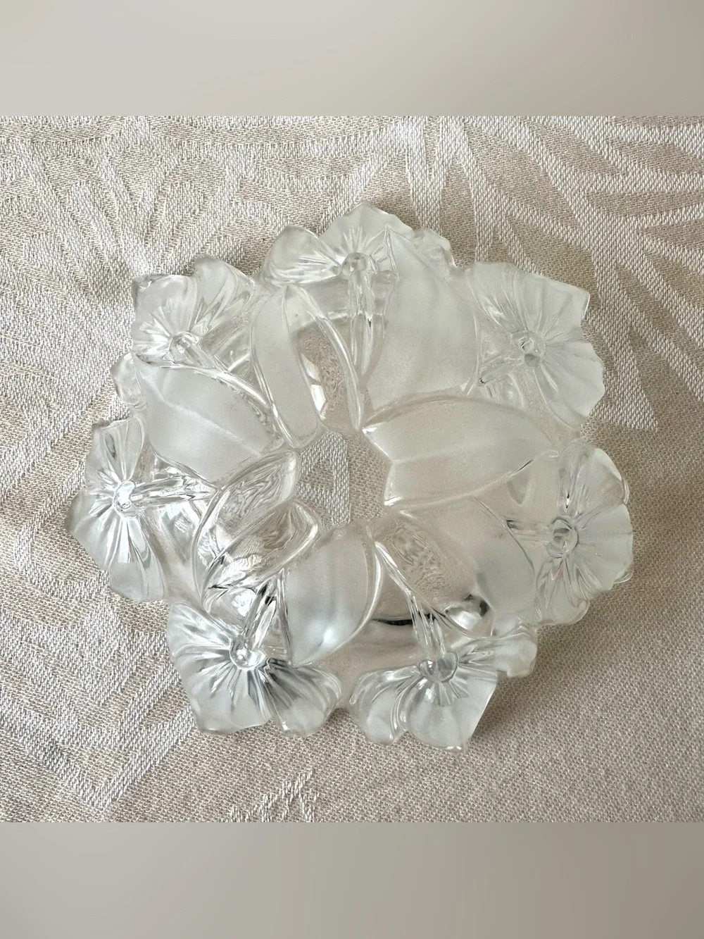 Vintage Frosted Glass Tulip Floral Bowl Scalloped Serving Centerpiece Dish